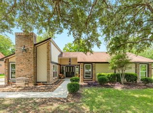 54 Royal Oak Cir, Lake Jackson, TX 77566