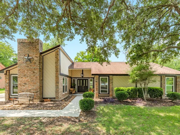 54 Royal Oak Cir, Lake Jackson, TX 77566