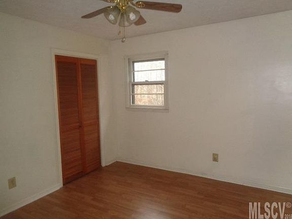 3rd image of 2415 W Lenoir Dr