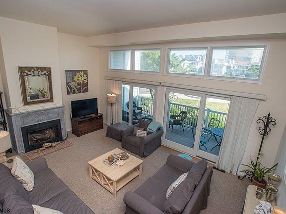 2nd image of 920 Brighton Pl APT 4