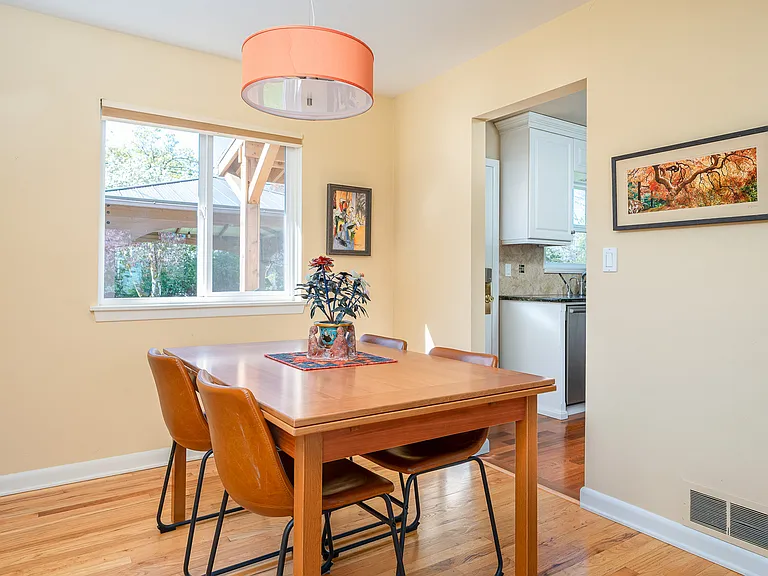 8922 SE Market St — Photo 7