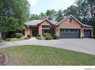 7511 Timbercrest Dr, Godfrey, IL 62035