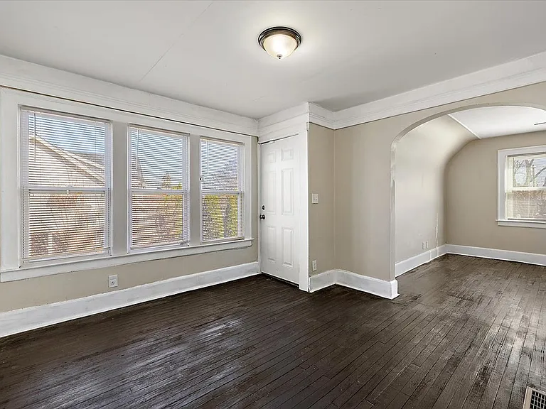 5741 Lakewood St — Photo 10