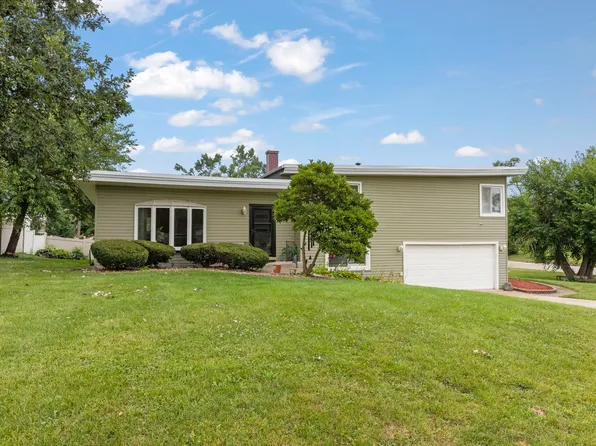 8230 W 85th St, Hickory Hills, IL 60457