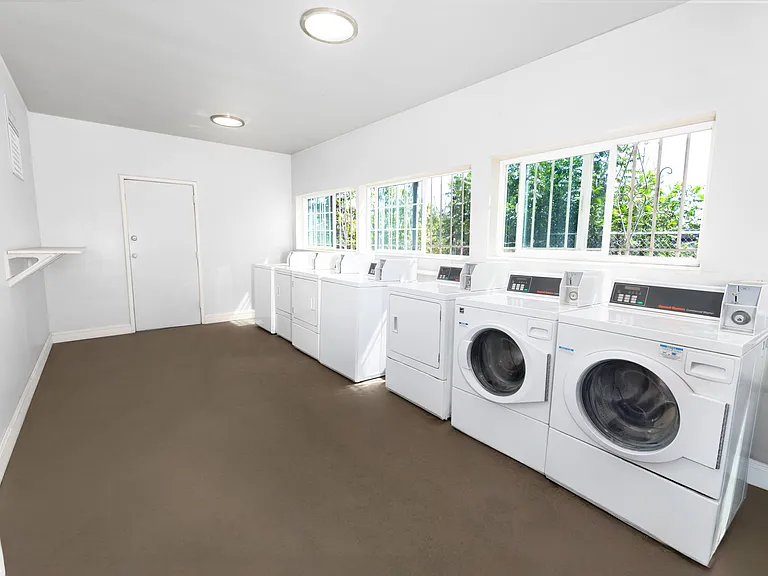 Willow Manor Apartments — Photo 13