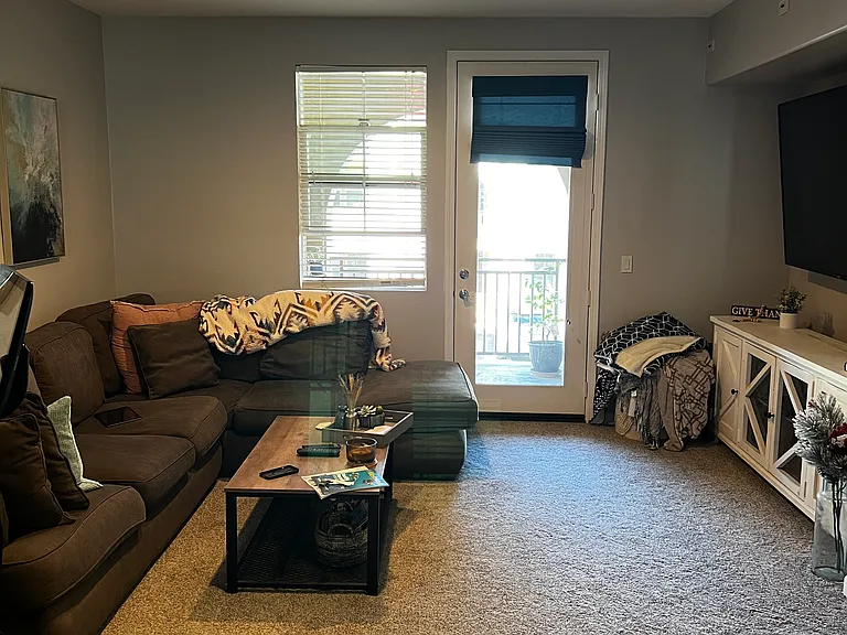 259 Riverdale Ct #251 — Photo 2