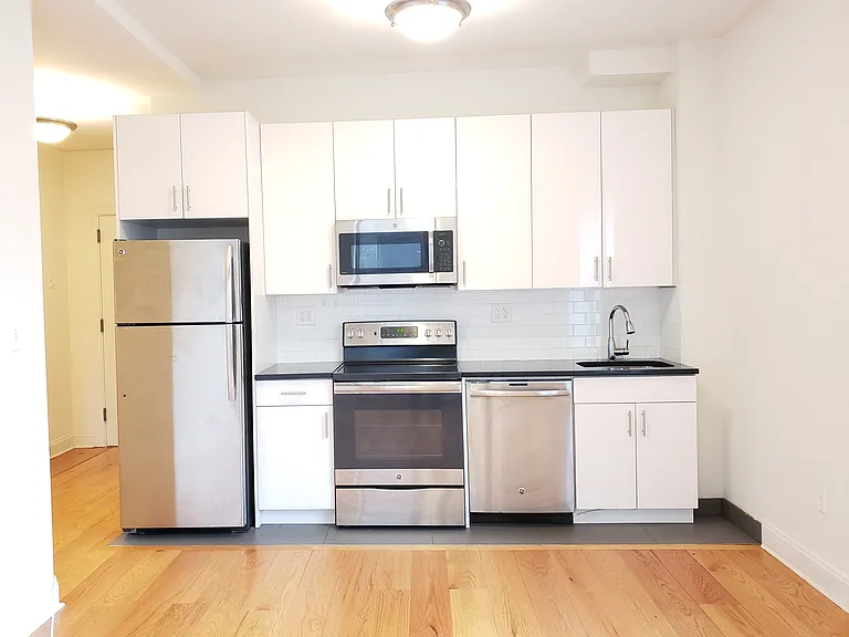 515 Cathedral Pkwy #6E — Photo 1
