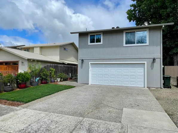 720 Sarah Park Cir, Eagle Pt, OR 97524