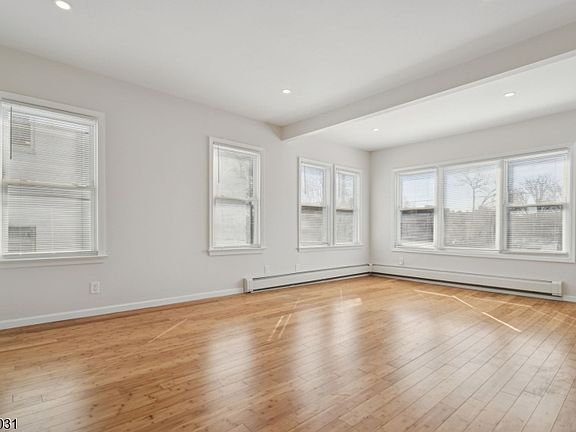 2nd image of 403 Abington Ave Floor 2