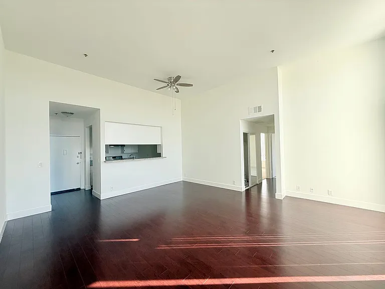Perfectly situated 2 bedroom and 2 bathroom ! — Photo 60