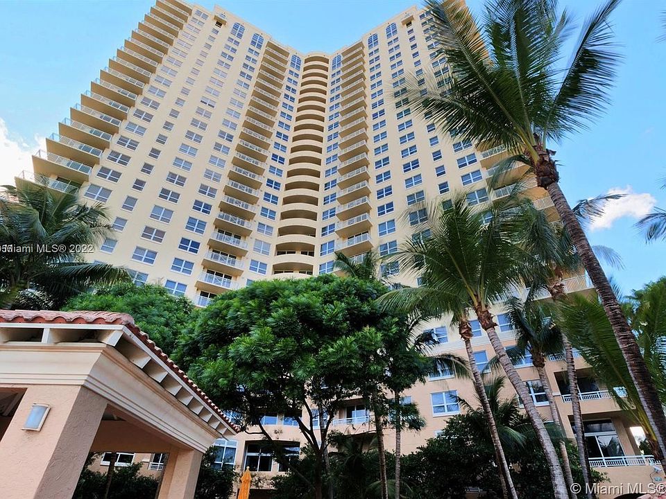 1st image of 19501 W Country Club Dr APT 2109