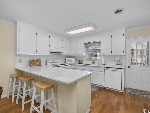2nd image of 413 34th St