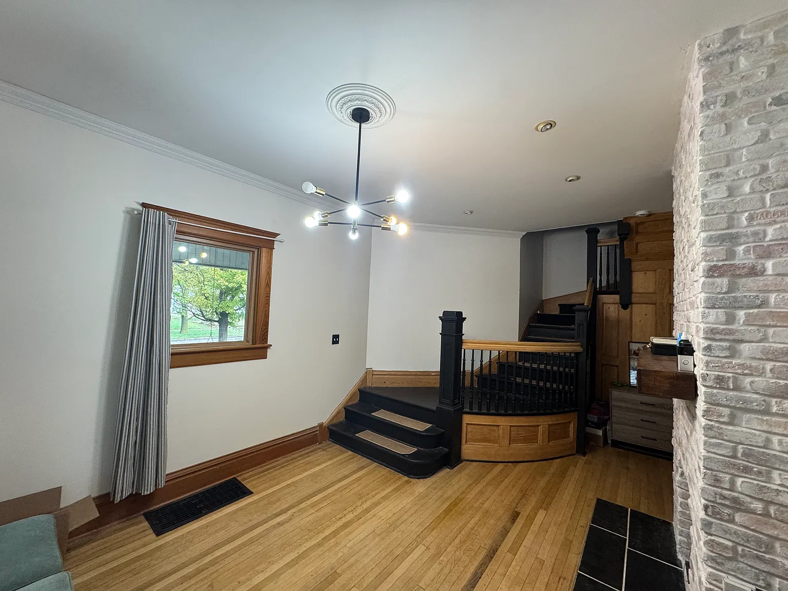 2720 Forest Ave — Photo 2