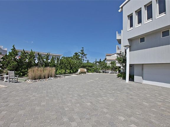 4th image of 1073 Long Beach Blvd #C