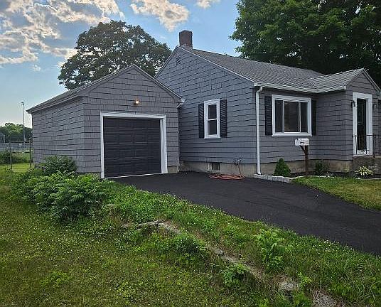 2nd image of 120 Howard Ave