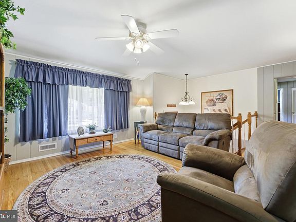 5th image of 2 Carriage Ln