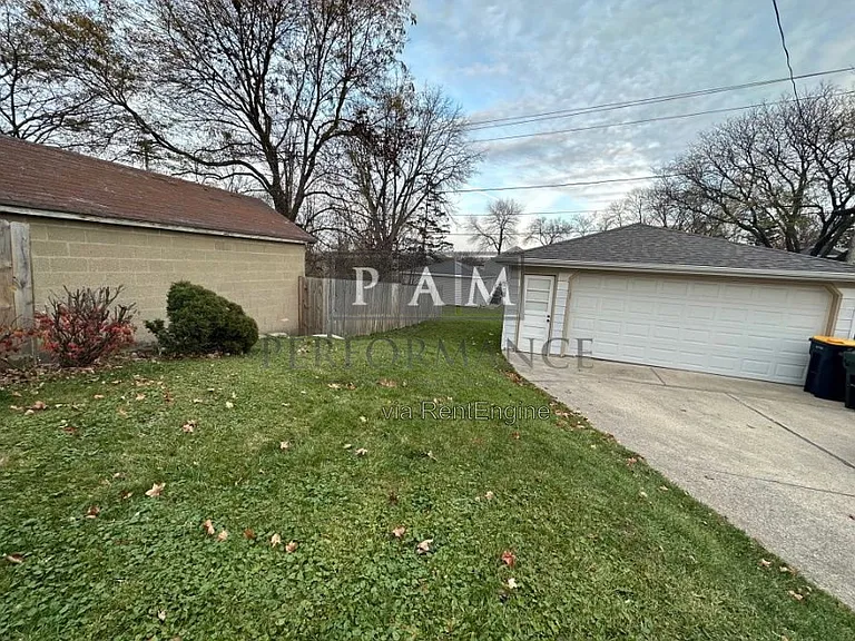 1912 S 91st St — Photo 30