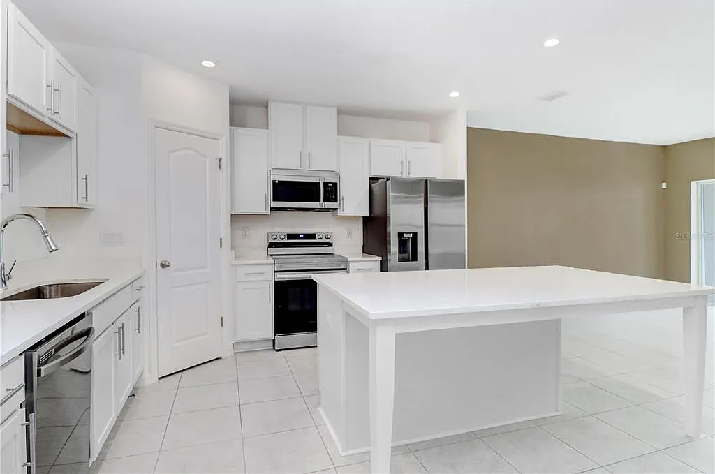 3 bed, 2.5 bath, 1681 sqft, $2,000 — Photo 3