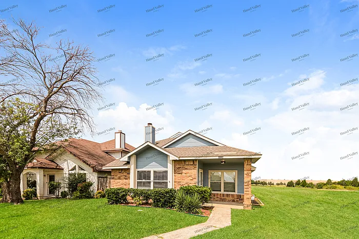 3 bed, 2.0 bath, 1870 sqft, $2,095 — Photo 4