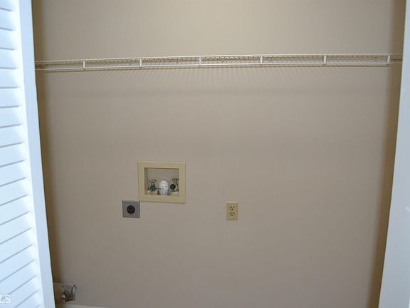 5th image of 951 Park St