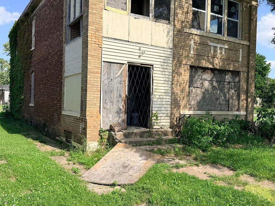 1st image of 3685 Massachusetts St