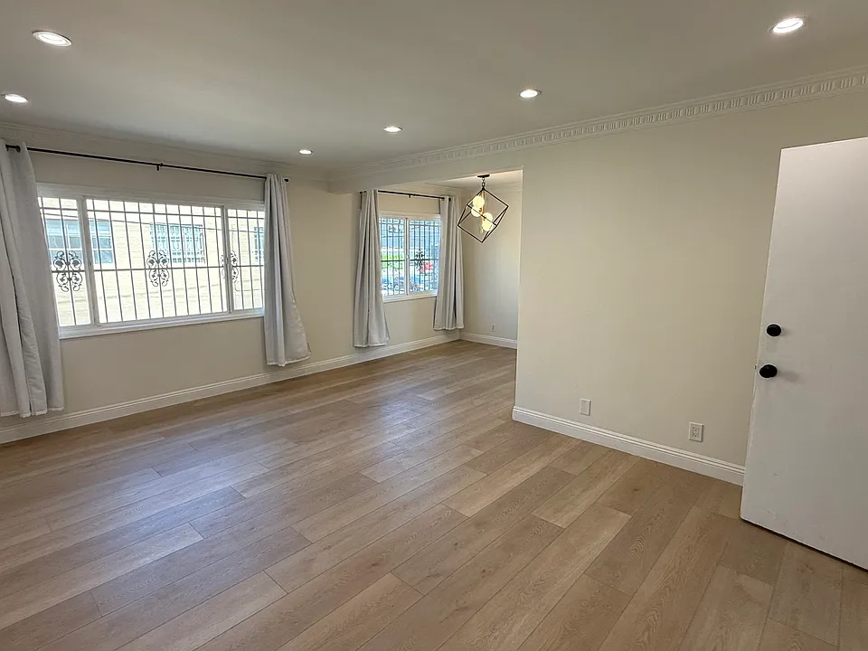 140 N Hayworth Ave #8