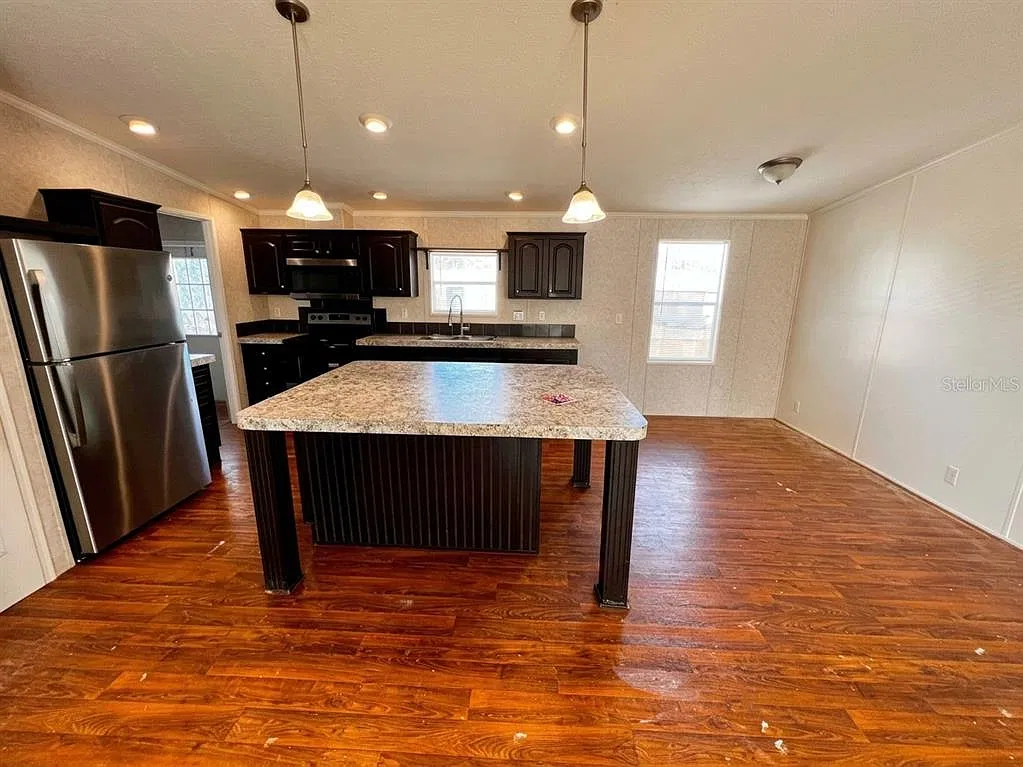 3 bed, 2.0 bath, 1344 sqft, $1,750 — Photo 4