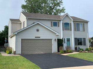 11 Raven Ct, Bolingbrook, IL 60490