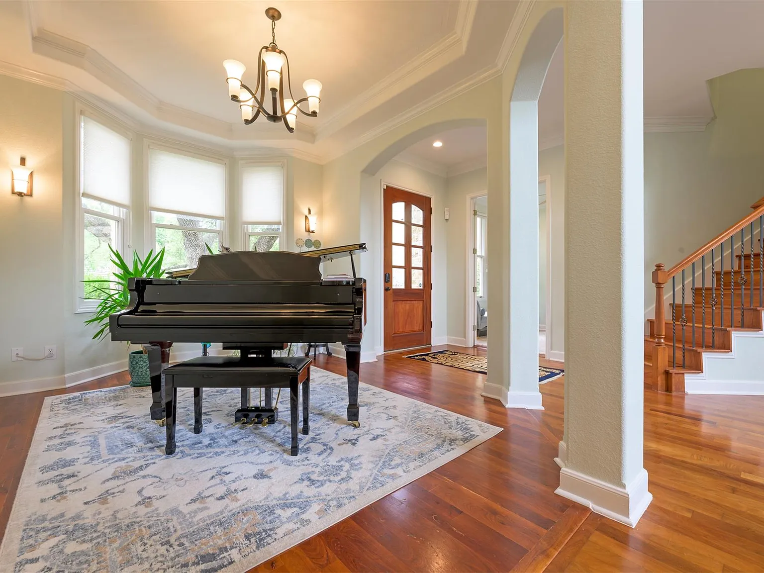 3 bed, 2.5 bath, 3043 sqft, $8,000 — Photo 3
