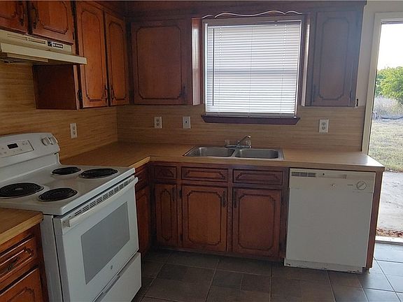 4th image of 915 N 7th St