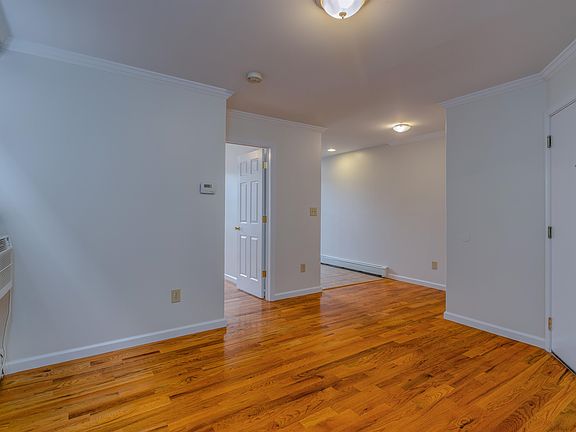 4th image of 101 W 49th St APT 1