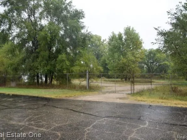 675 E Highland Rd, Howell, MI 48843