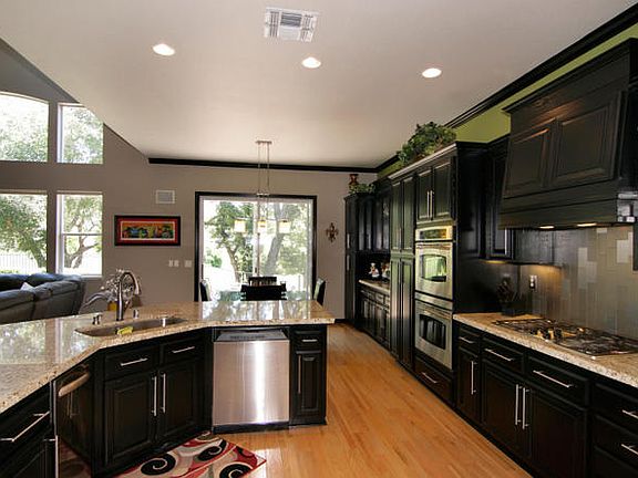 5th image of 2521 Clubhouse Dr W