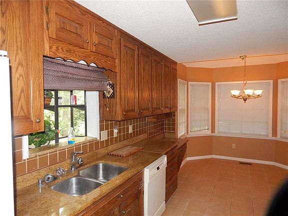 4th image of 2109 Breconridge Dr SW