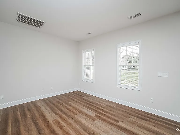 2048 Claxton Dr — Photo 7