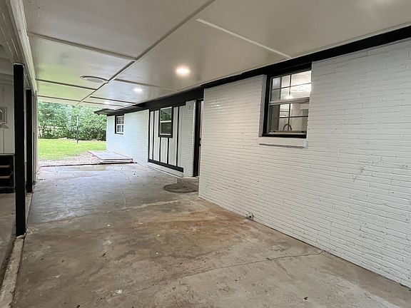 3rd image of 117 Thunderbird Dr