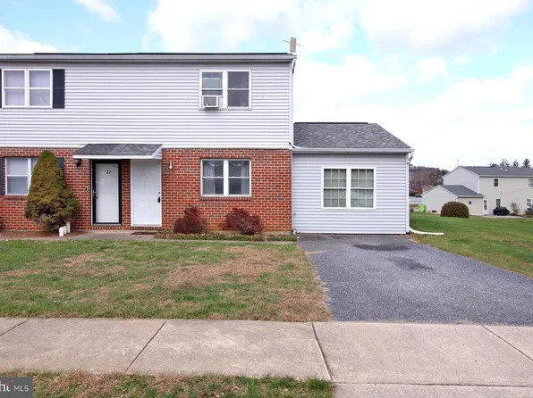 25 Walnut Mill Ln, Cleona, PA 17042