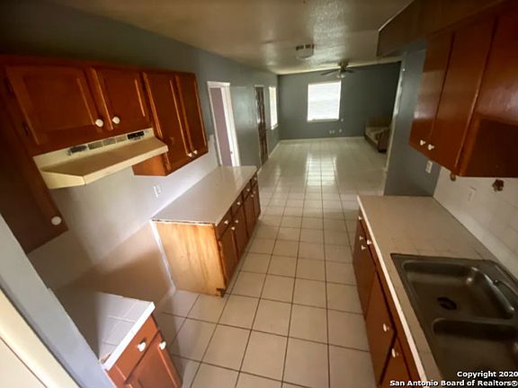 2nd image of 534 Jamaica Dr