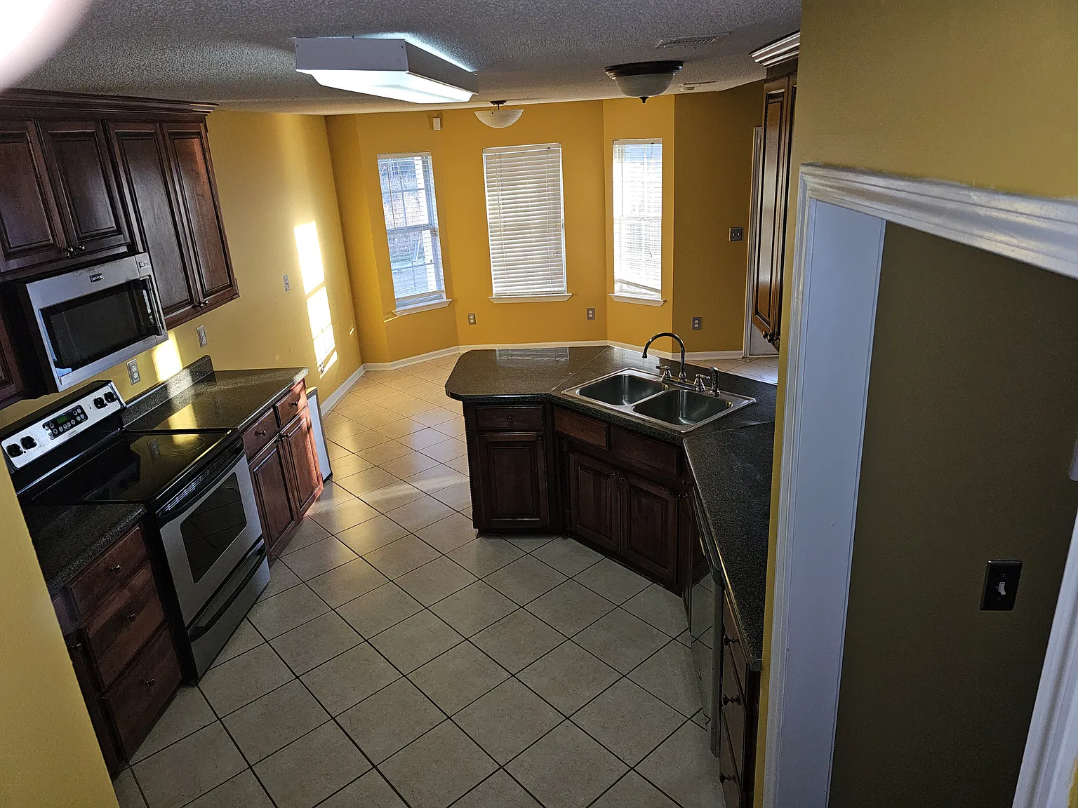 4 bed, 1708 sqft, $1,850 — Photo 1