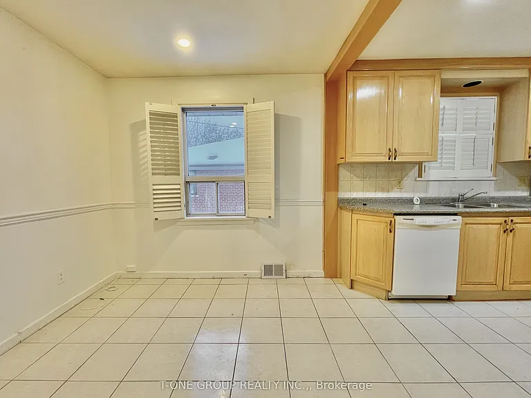 14 Madawaska Ave #MAIN — Photo 9