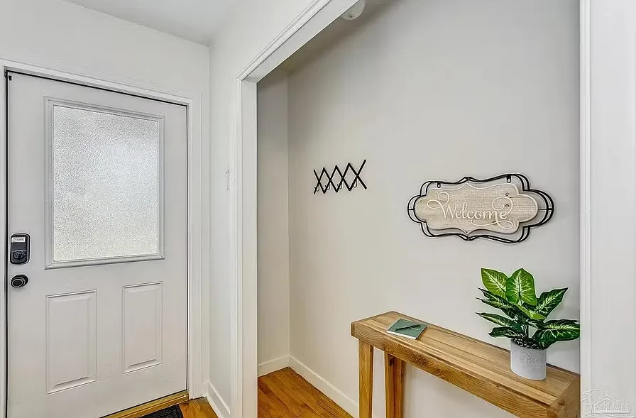 5 bed, 1917 sqft, $845 — Photo 1