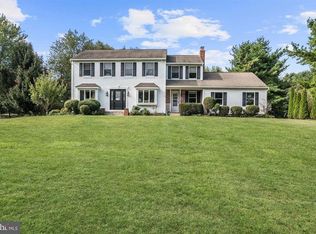 26 Meadow Dr, Southampton, NJ 08088