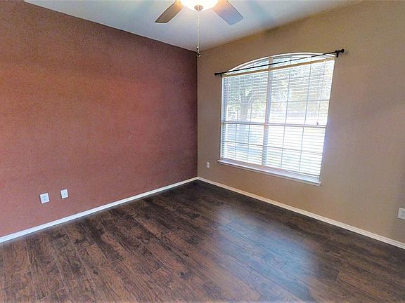 4th image of 1609 Branch Creek Dr