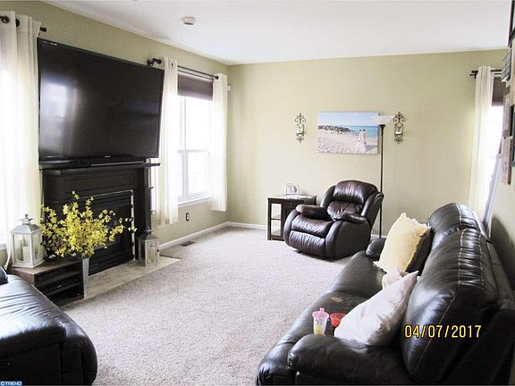 4th image of 304 Baker Dr