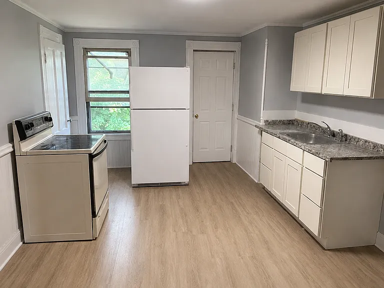 26 Elizabeth St #3 — Photo 1