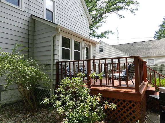 5th image of 246 Cornell Ave