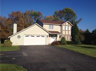 2127 Stonehedge Dr, Ontario, NY 14519