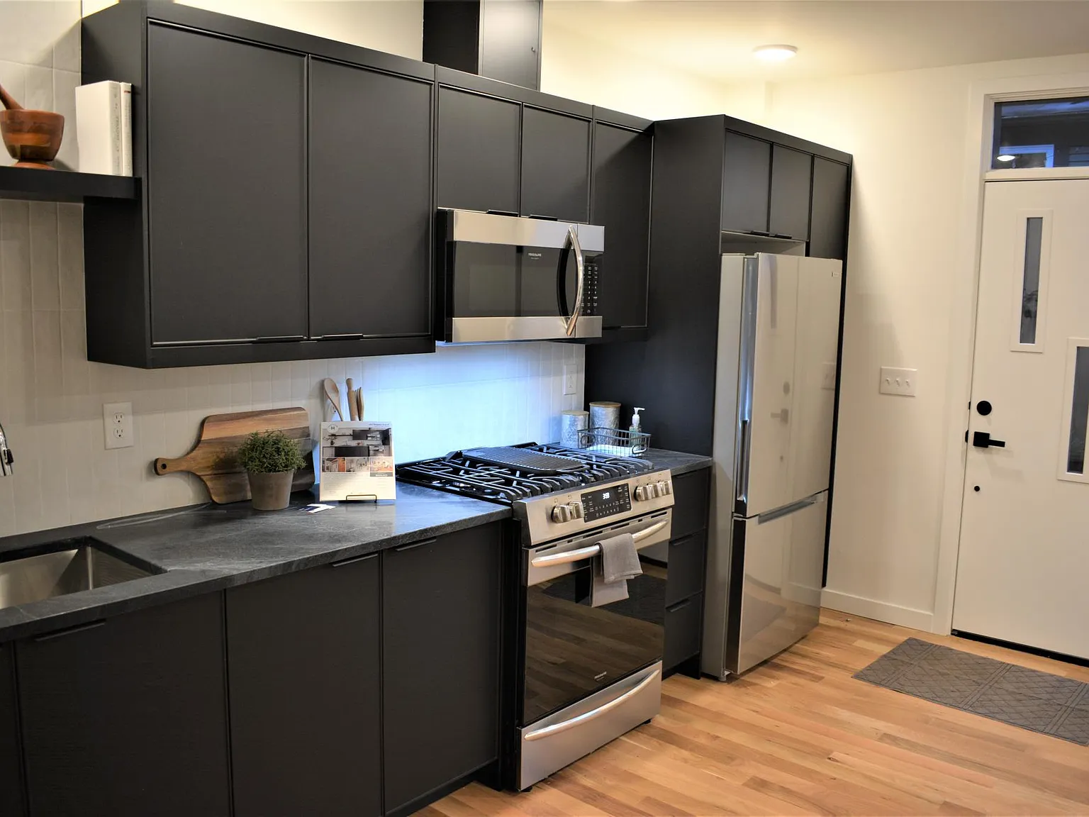 2 bed, 969 sqft, $3,595 — Photo 4