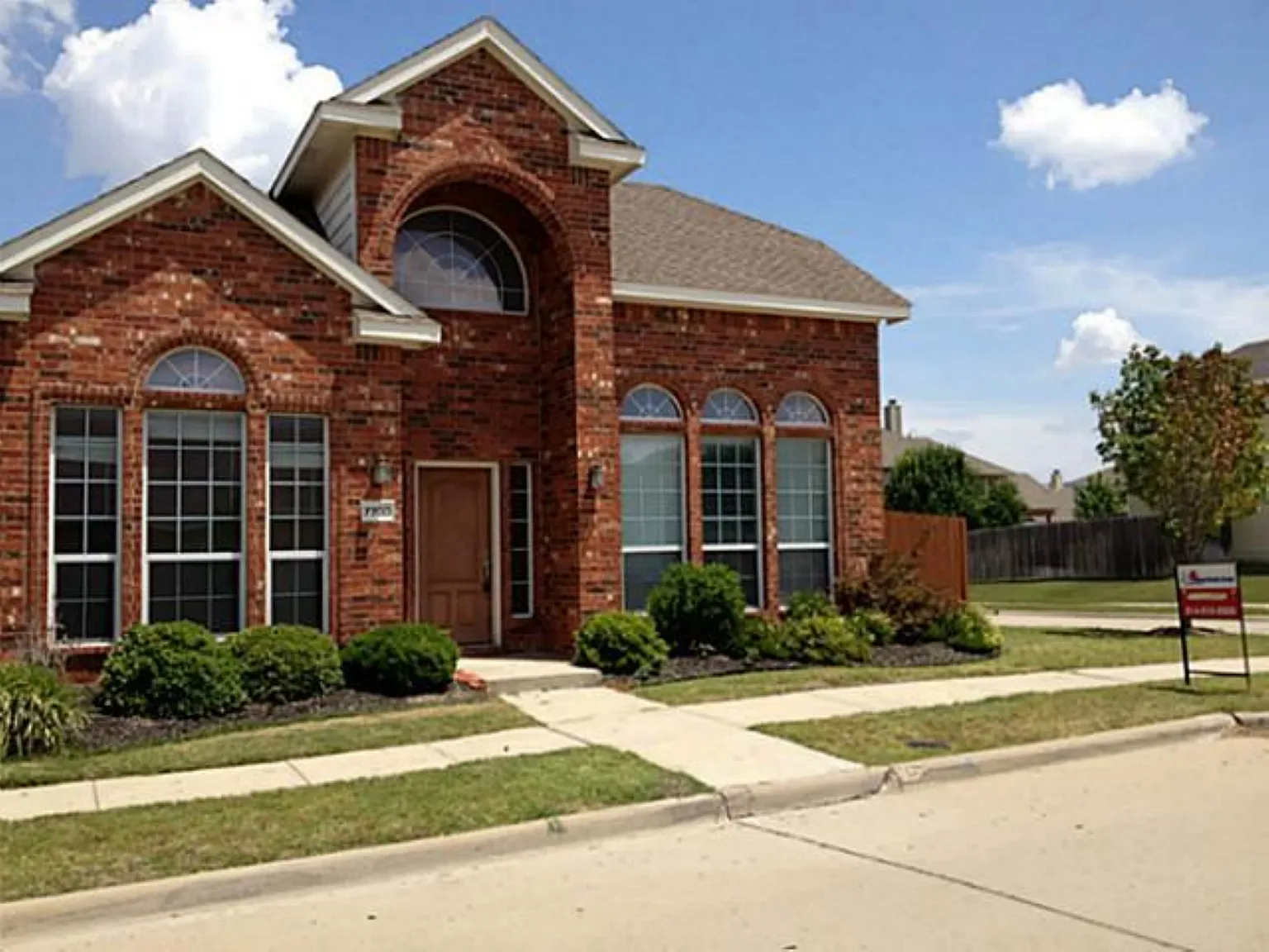 3 bed, 2.5 bath, 2626 sqft, $2,595 — Photo 1