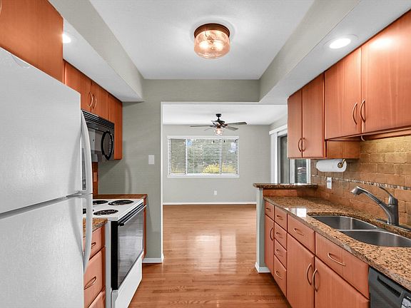 3rd image of 2138 Harbortown Cir #2138